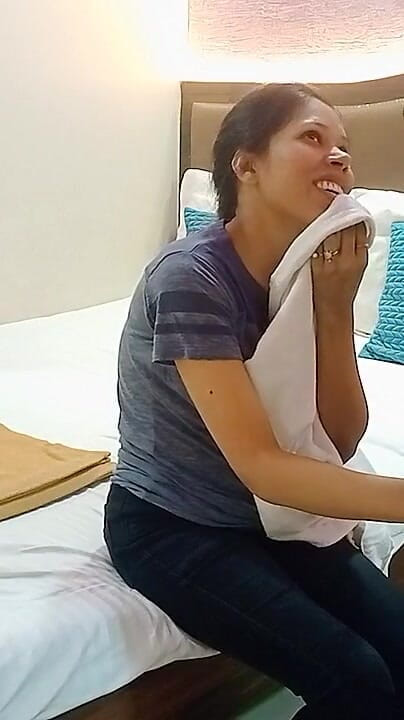 NikiRathod: Fazer Sexo Depois De 1 Mese Começa Com Boquete