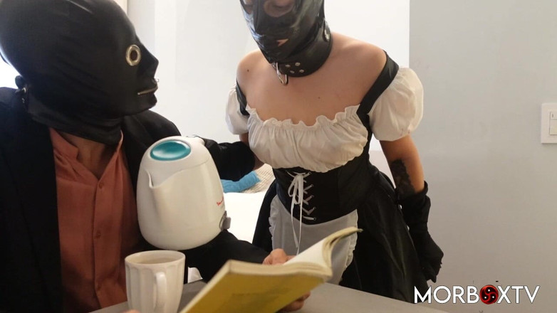 HardcoreC69: 爸爸狠狠地操她，她要求他嘴里含牛奶。大射精