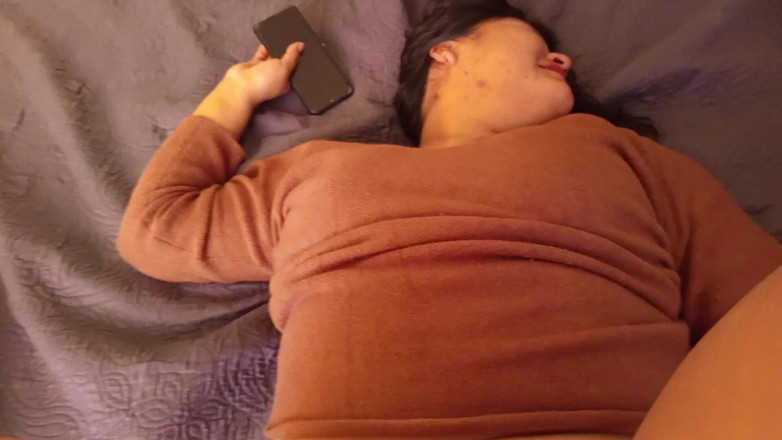 Moo DBOXXX: Temanku dari pedesaan ngobrol sama pacarnya waktu aku lagi ngentot,...