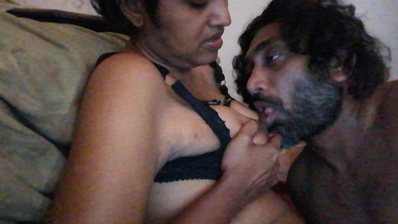 Tina Baby: Škádlení nafouknutých bradavek mé tetičky