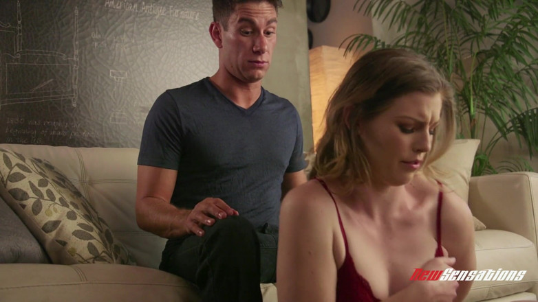 FamilyXXX: Ella laat haar stiefbroer op alle knoppen drukken