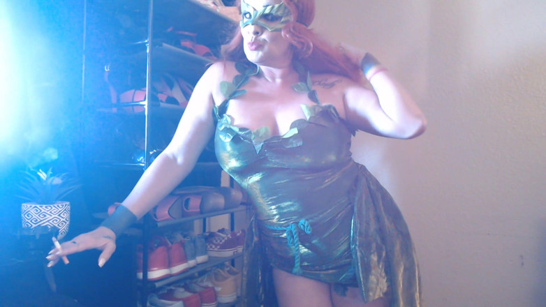 Abby Anna: Poison Ivy fumând