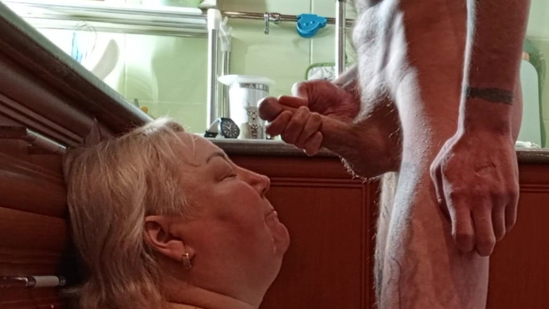 Zona901: Mi fotto mia suocera in bocca, sperma sul suo viso...