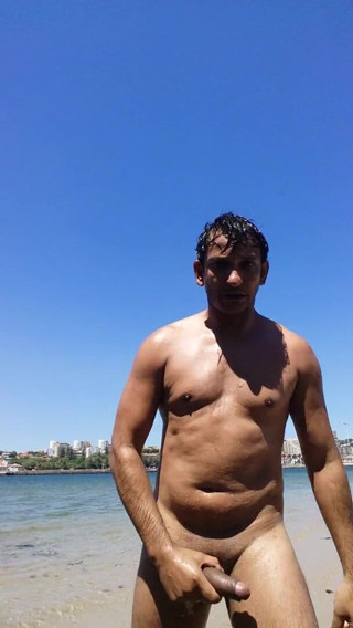 Boy top Amador: Saya suka pantai Nudismo
