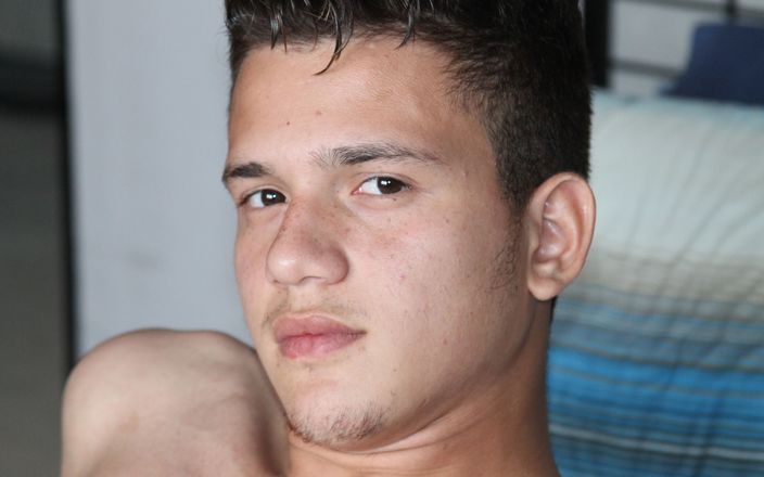 Latino boys porn: Stor kuk vit pojke med hårig röv