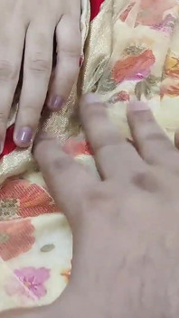 Tradicional esclavitud de chica mallu y bdsm abofeteando tetas en medio sari por Tailor - parte 1