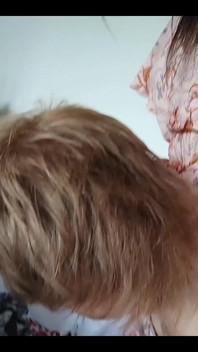 Edituji nová videa, zatímco Nicole je příliš nadržená