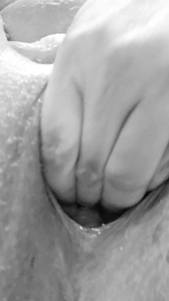 Misses Dickinson and Roughael: Kompilasi video selfcare hot