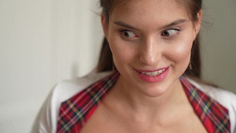 Stefany Kyler: Questa studentessa eccitante sa molto sui compiti