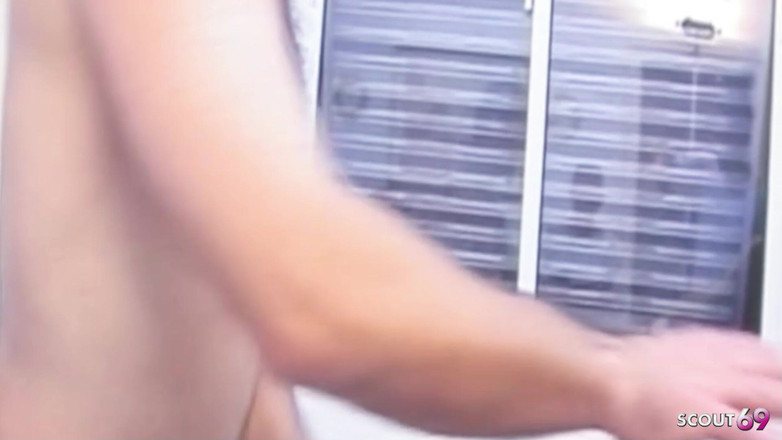 Shemale TS Collection: Tipul este futut anal de două fete fierbinți transsexuale în trei