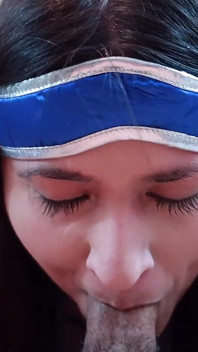 보짓물 가득한 자지를 빨아주는 Kitana