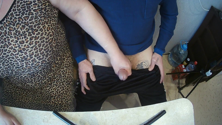 Zona901: MILF fingert meinen schwanz 1