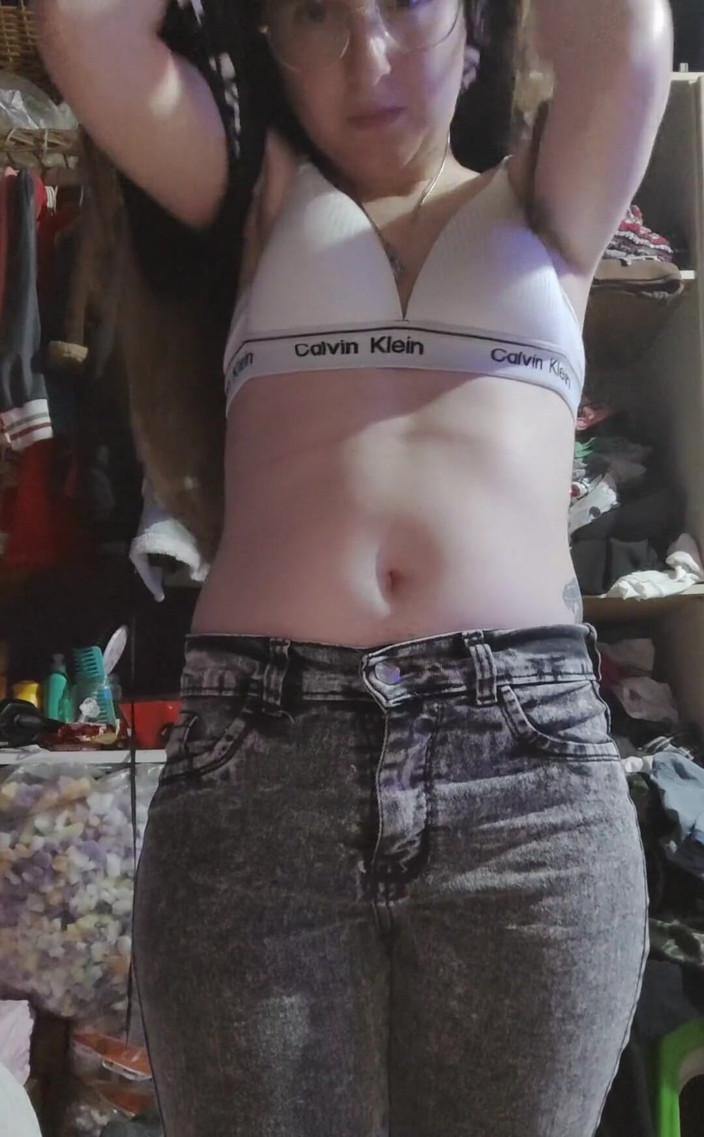 RavenHearth666VIP: Jeans Striptis.
