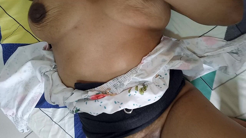PATY PATY: De ondeugende stiefdochter doet gekke dingen met haar lichaam uitkleden...