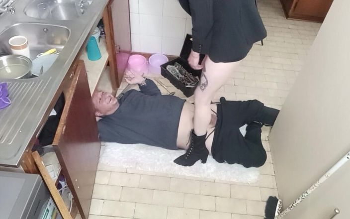 Bigjoefuckalott: Bos Lady Checking On Me