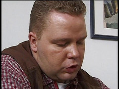 Lucky Cooch: Hnědovlasá holka kouří péro, než ho přijme hluboko do zadku