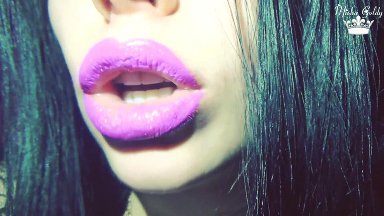 Goddess Misha Goldy: Labbra lucide viola