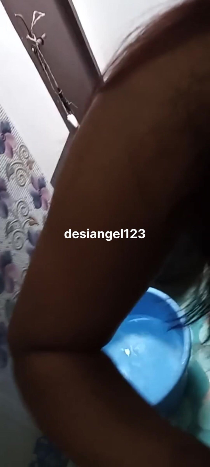 Desiangle: Menghisap zakar dan menggesel di muka (koleksi tua)