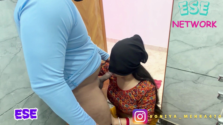 Sammy Sins: Bhabhi menangkap saya melancap dengan coli dan seluar dalamnya