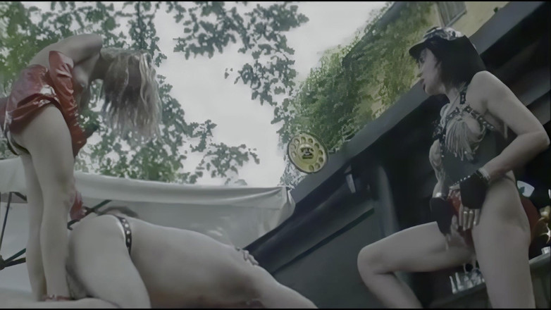 Italians at Home: 숲은 이 집단의 모든 일탈을 숨긴다