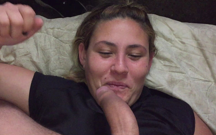 Naomi Simon: 자지를 빨아주는 라티나 파티 2