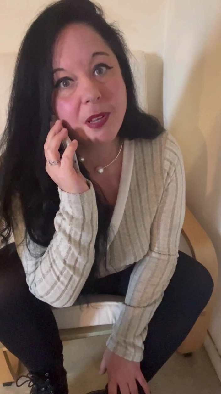 Maitresse Clara: Ich rufe deine Frau an und erzähle ihr alles!