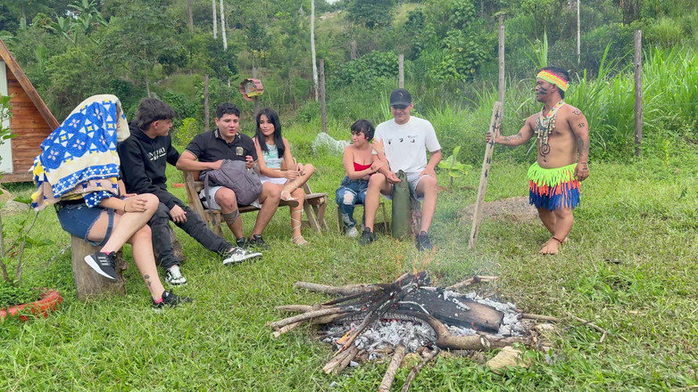 ManuelaAlvarez: Sexo ao ar livre, jovens latinos pagam penitência a uma...