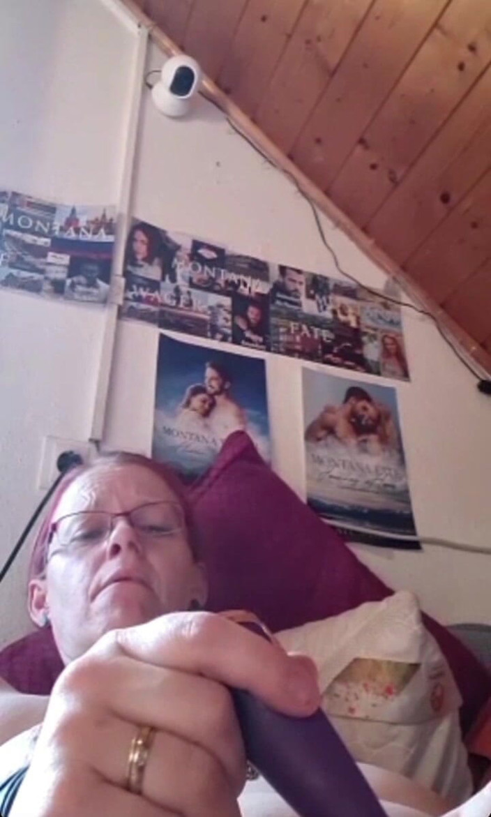 KittieNoOne: Plaisir avec plug anal