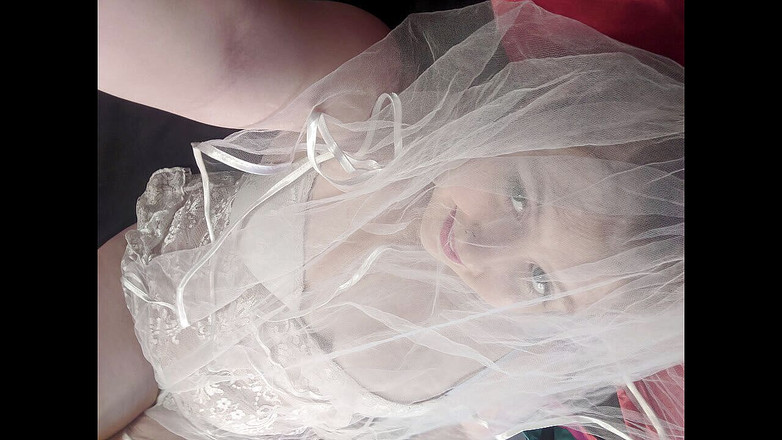 Sin Spice by Sophia Sinclair and Jasper Spice: 新婚之夜照片集幻灯片