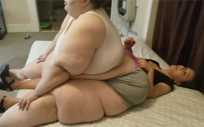 Full Weight Productions: Nora Brinca com Arco-Íris no Colchão