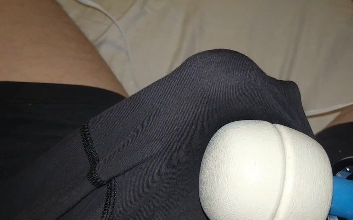 DMV toy lover: हिताची छड़ी मेरे लंड को वाइब्रेट कर रही है