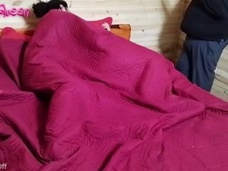 Mommy's fantasies: Překvapen v posteli - paroháč manžel natáčí svou manželku s mladým šukačem