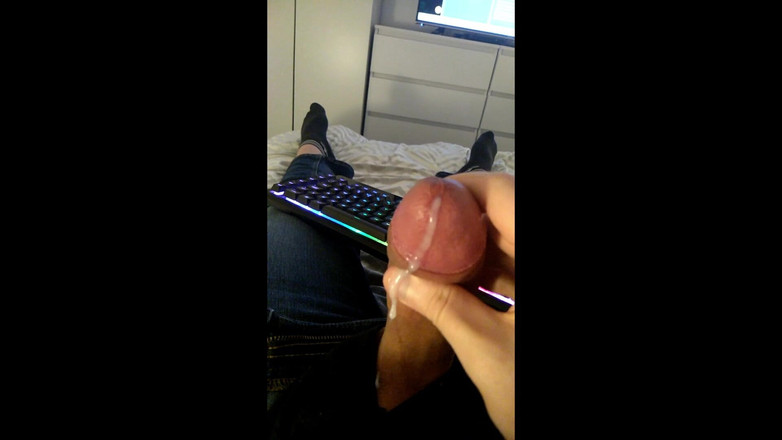 Ryan Roosevelt: गेमिंग के दौरान फटाफट लंड हिलाना और मेरी जींस में वीर्य निकालना