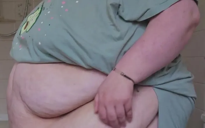 SSBBWLadyBrads: Goddess Bathroom Belly Play