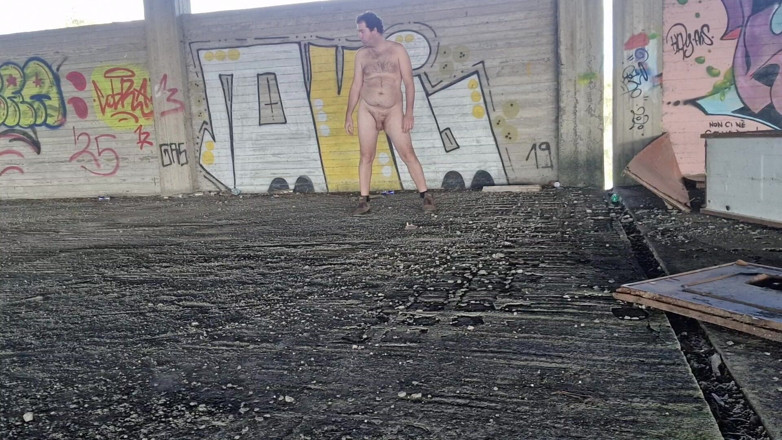 Mirko2589: All Naked in Street