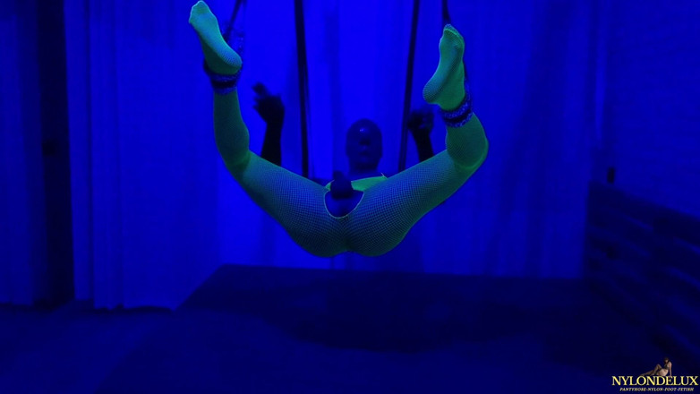 Nylondelux: Sesso Swing Fantasia in Calze Al Neon