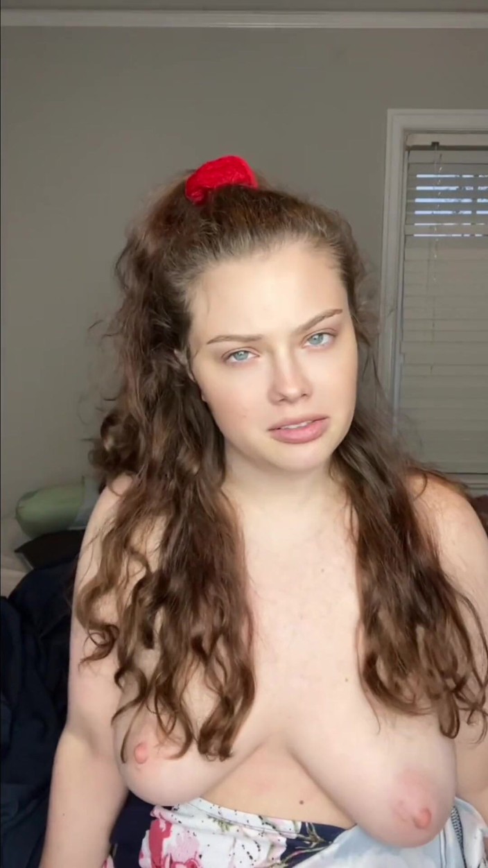 Youdreamgirl123: Stepmom POV Comparing Your Dads Huge Cock to Yours