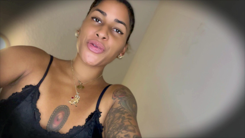 Mya Mula Goddess: Baptême de crachat