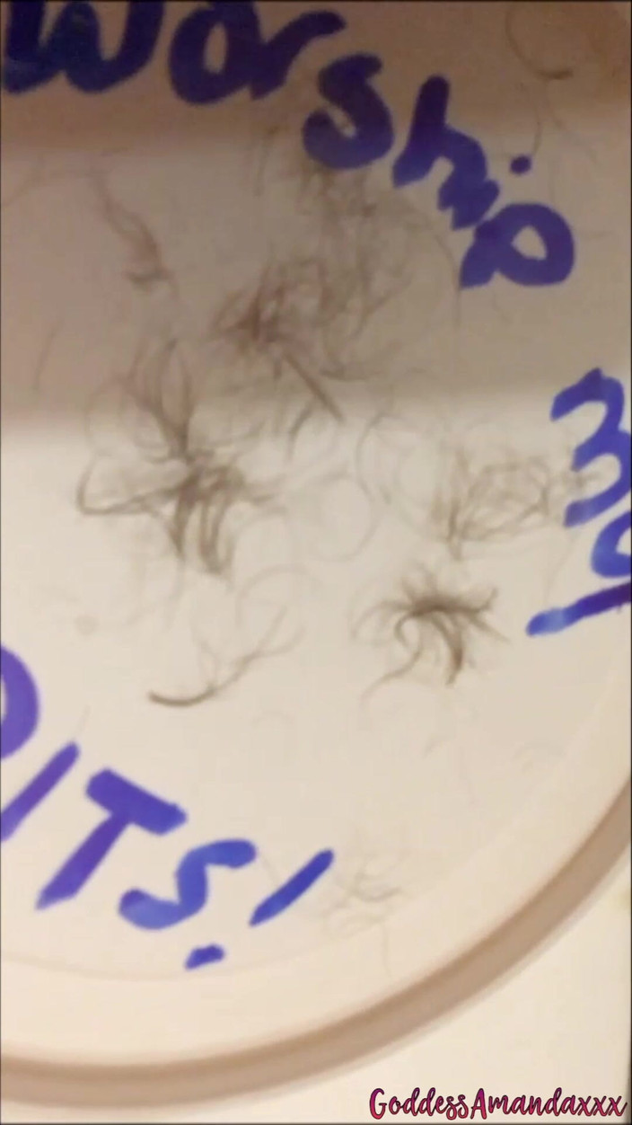 Goddess Amanda: 刮我的腋毛并吞精