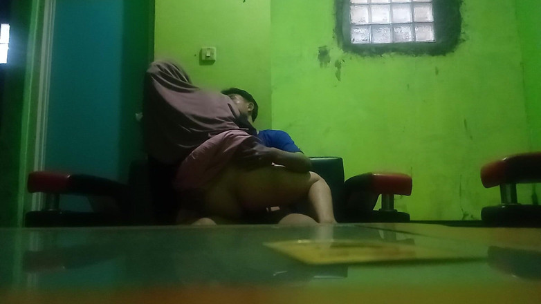 Famly sex: Pepek abang tiri saya bergoyang sangat sedap.