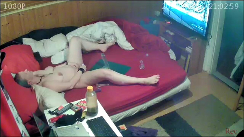 KittieNoOne: Kepergok masturbasi sama suami di telpon