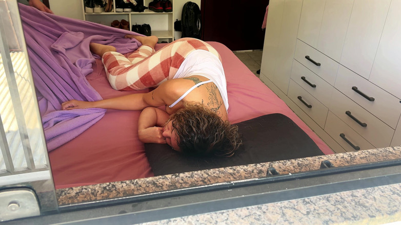 Victor SweetCoupleStories: La figliastra lo riceve e spompina e lascia che il...