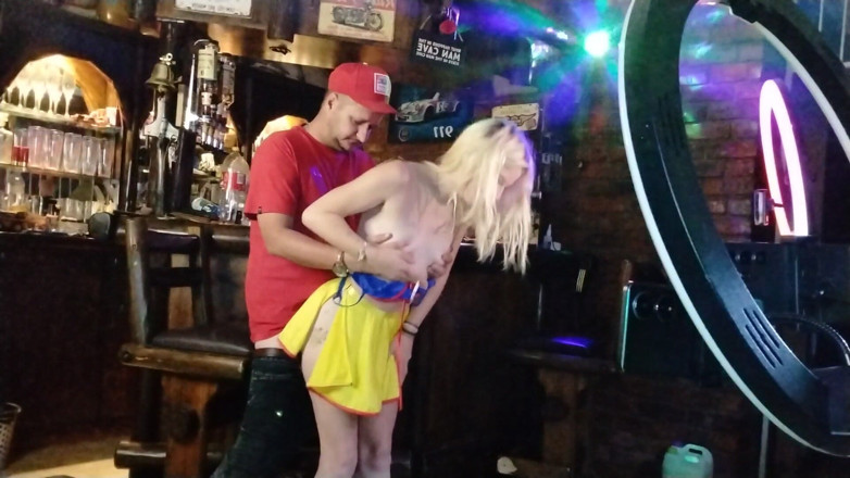 Bigjoefuckalott: Nudný stařík a nadržená blondýnka