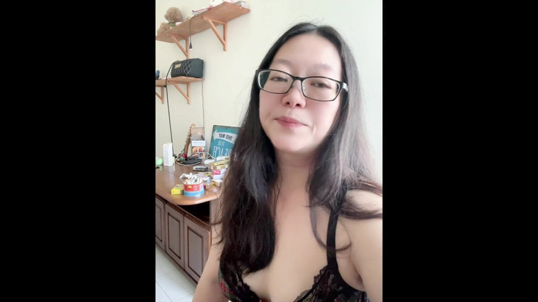 Smoking Asian: リアルスモーキングアジア女性:セクシースナップ吸いタバココンピレーション