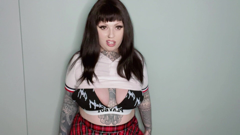 Miss Valentina: 大学霸凌羞辱