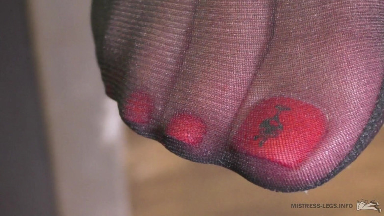 Mistress Legs: Doar degete din nailon și tălpi în prim-plan