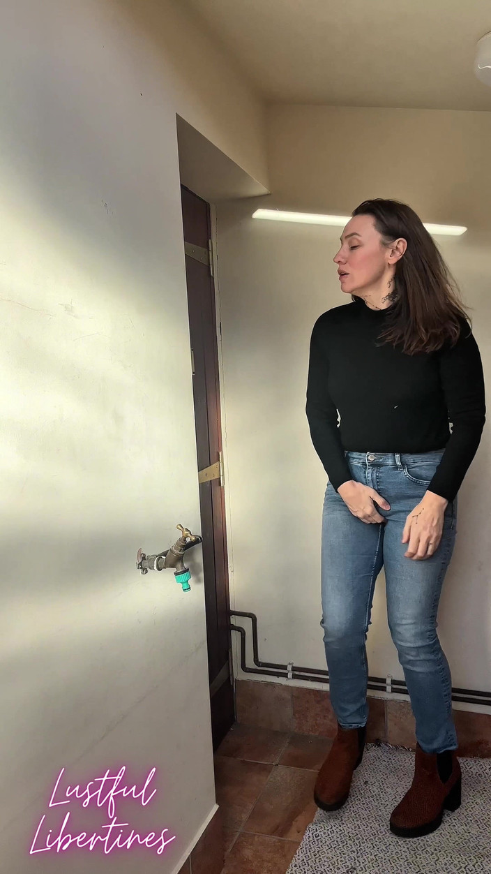 Lustful Libertines: Locked Out of the Bathroom - Jeans Wetting