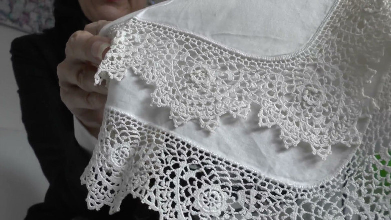 Lady Victoria Valente: Annusando fazzoletti in pizzo e giochi di sega arrapante, parte 1:...