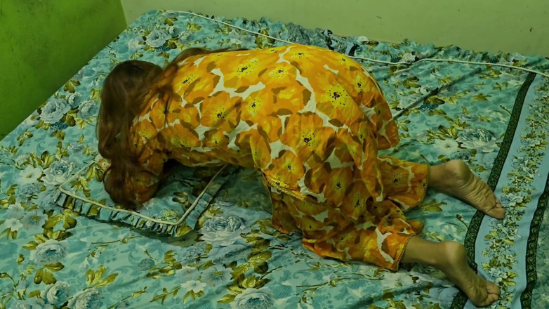 Faryal: Paquistanesa linda tia convida garoto gostoso a bunda grande