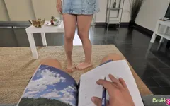 Estudando a buceta da meia-irmã - s30:e9